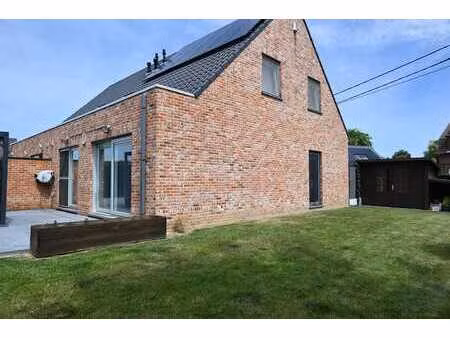 maison spacieuse et économe en énergie avec 3 chambres  m...