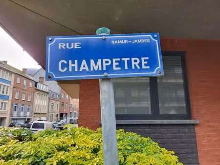 très bel appartement 2ch + cave et parking