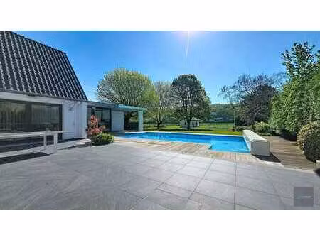 propriété de standing avec piscine