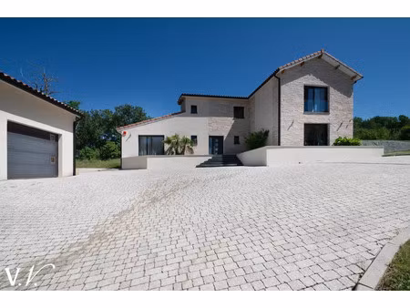 maison de luxe à vendre à carbonne