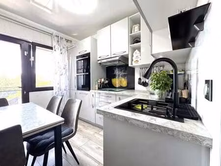 appartement impeccable 2 chambres – peb b – terrasse