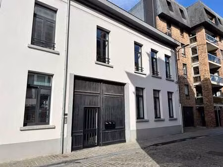 appartement recent 2 ch avec terrasse et place de parking!