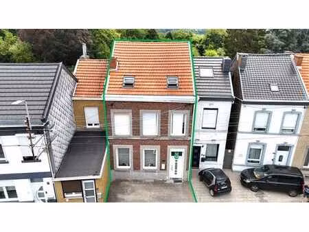 maison de 224 m²  5 chambres  jardin  garage