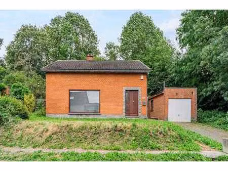 belle maison 4 façades avec garage et jardin