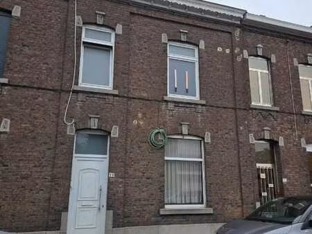 une maison d’habitation a l’etat de gros-oeuvre avec jardin