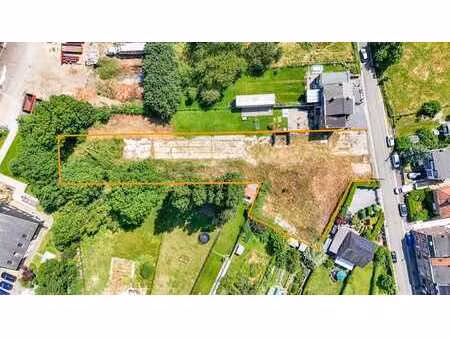 grande parcelle de terrain à bâtir de 2.099m²!