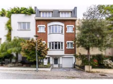 magnifique maison 5ch avec jardin situee square coghen