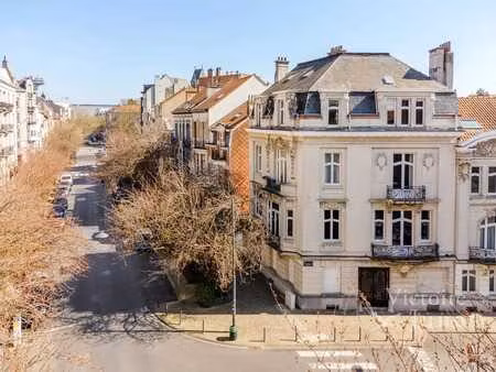 très belle maison de maître avec garage