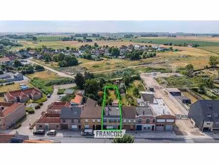 maison de famille à rénover sur un vaste terrain (514 m²) a…