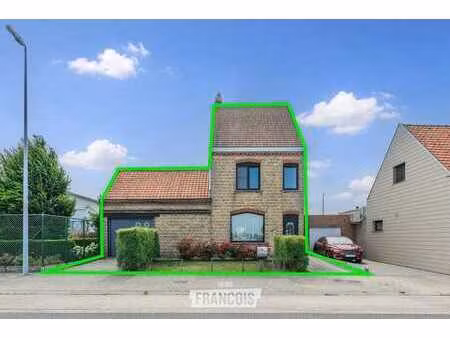 maison familiale à rénover avec garage intégré  vue sur les…