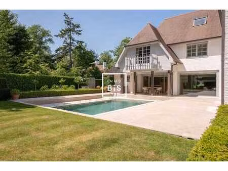 superbe villa idéalement située dans un environnement calme