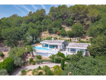 villa de luxe à vendre à le rouret