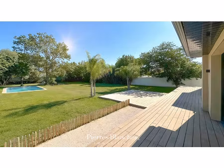 villa de luxe à vendre dans le quartier est