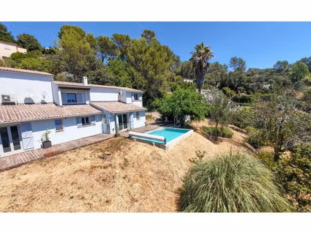 villa de luxe à vendre dans le quartier bois fleuri-chevre d'or-saint philippe