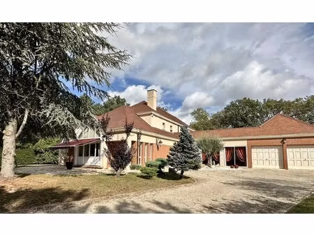 golf d’etiolles (91) – maison contemporaine avec piscine – jardin clos de 1677 m²