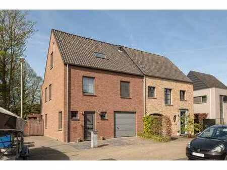 instapklare halfopen bebouwing met tuin  zonnepanelen en ...