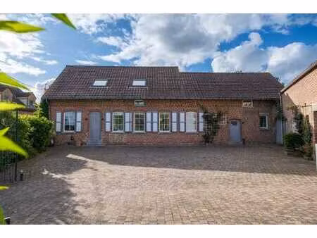 maison rénovée à vendre avec un grand hangar à lierde