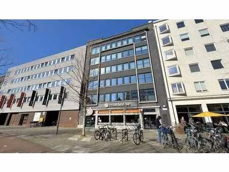 bureaux rénovés à louer près de l'eilandje à anvers.