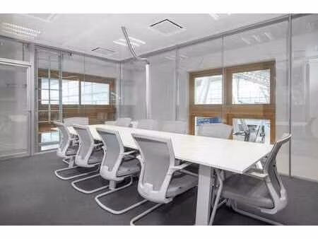 un bureau professionnels à regus railway station express