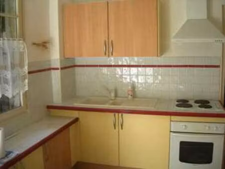 location appartement 2 pièces à nîmes (30000) : à louer 2 pièces / 25m² nîmes