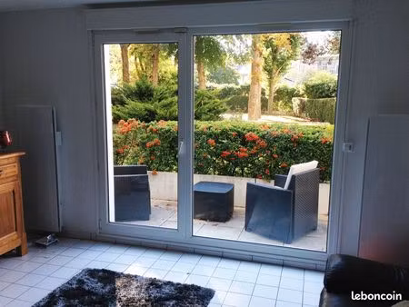 a louer - f2 de 57 m2 avec terrasse - reims hyper centre