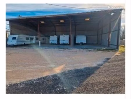 loue emplacements sous hangar sécurisé pour campings cars  caravanes et fourgon
