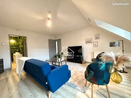 joli appartement t3 meublé plein centre laval
