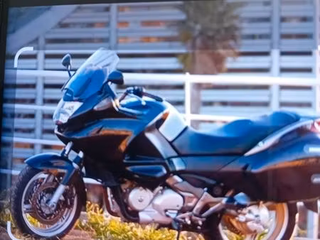 emplacement fermé moto et voiture hoymille