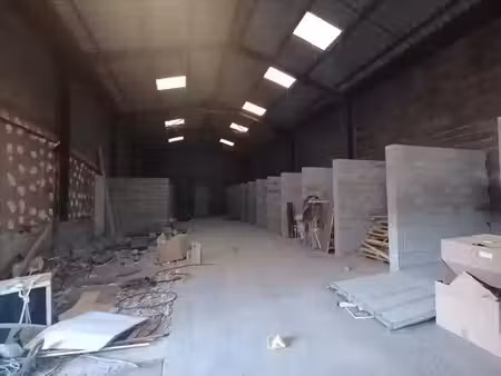 depot avec boxs - 450m² - brezet