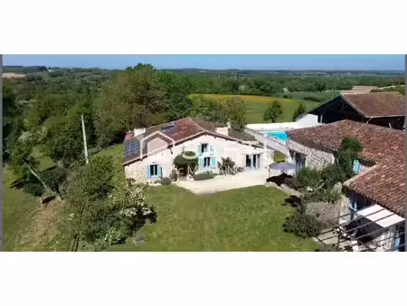maison avec piscine et jardin justian (32)