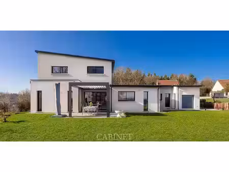 maison contemporaine avec jardin et terrasse crèvecoeur-le-grand (60)
