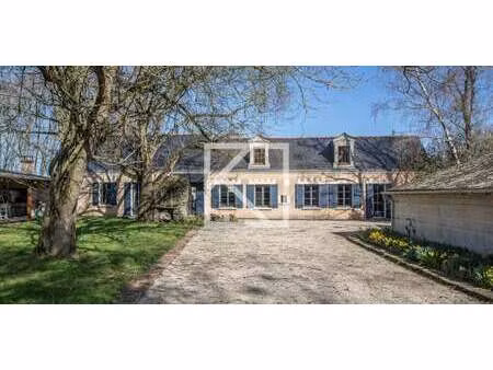 maison avec jardin et terrasse le plessis-grammoire (49)