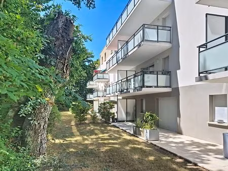 appartement t2 avec terrasse  cave et garage