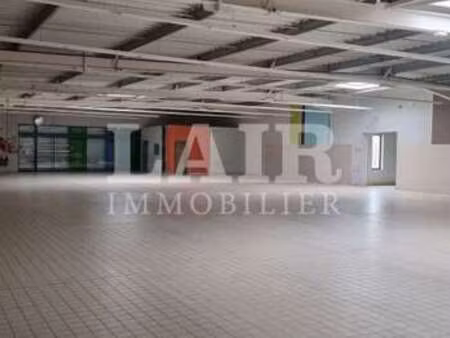vente bureaux et commerces à fresnay-sur-sarthe (72130) : à vendre / 1060m² fresnay-sur-sa