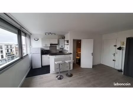studio 28m2 refait à neuf très lumineux + parking couvert + cave