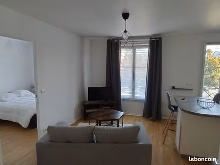 f2 lumineux meublé 36 m² au coeur de ville de vauréal