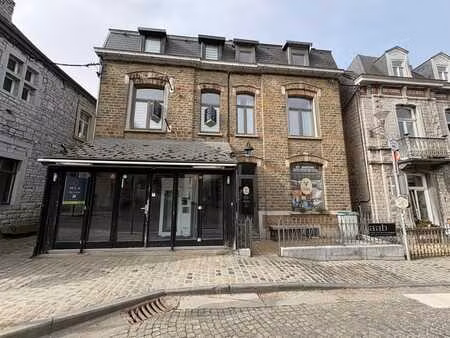 surface commerciale dans le coeur de durbuy avec appartement