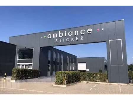 bâtiment industriel stand-alone situé lelong chée de mons