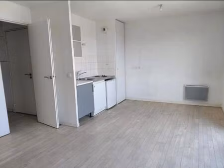 studio lumineux idéalement situé à cergy-le-haut  à deux pas de la gare