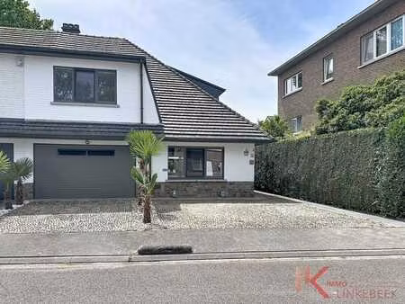 maison 3 façades rénovée dans un clos très calme