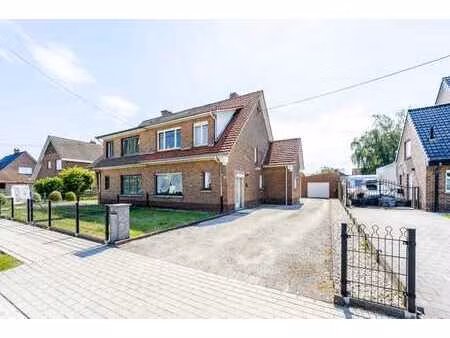 charmante maison avec grand jardin à outrijve