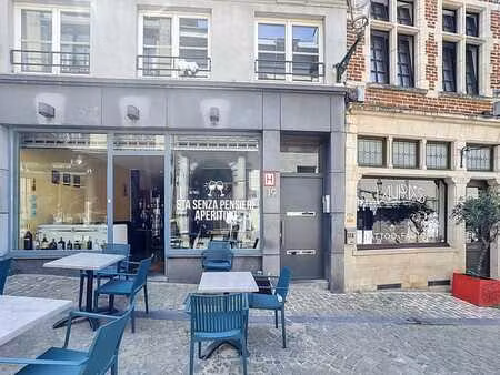 commerce idéalement situé entre le sablon et la grand-place