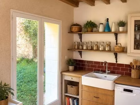 à louer – charmante petite maison avec jardin à saint-amand-en-puisaye
