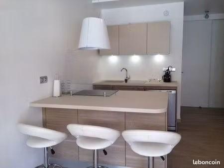 loue studio a sanary de septembre a mai 2027