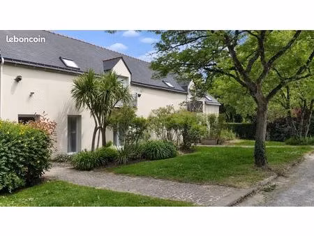 t3 duplex lumineux - garage + 2 places parking - parc arboré - saint-avé / vannes