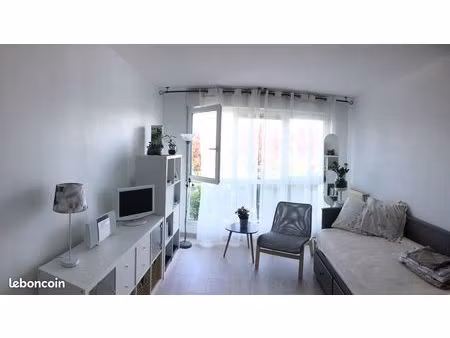 joli studio meublé proche gare plaisir 25m2