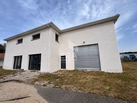 à louer - ensemble immobilier professionnel de 435 m² - za les piques  ambronay