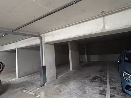 très grand stationnement centre ville