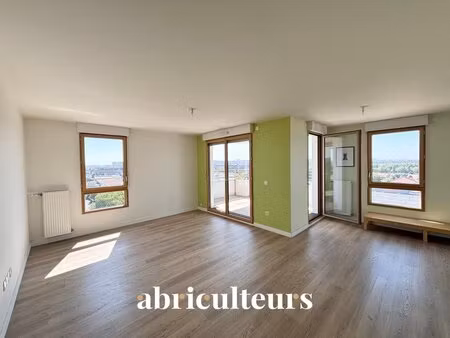 appartement de caractère de 119 m² avec balcon et terrasse – immeuble d’architecte au pied