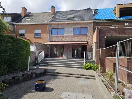 gunstig gelegen woning met groot terras/tuin + een inpand...